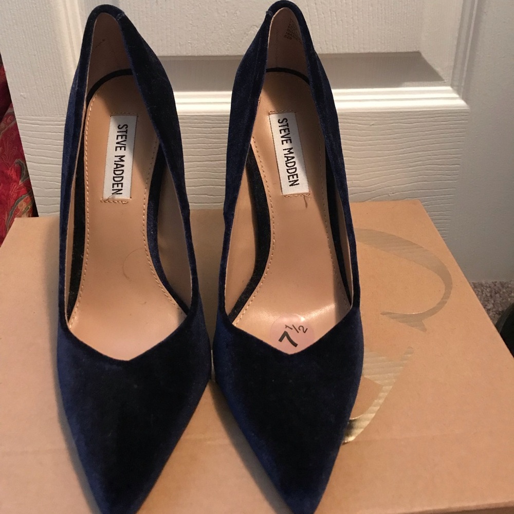 Steve Madden NEVER Worn Velvet Heels